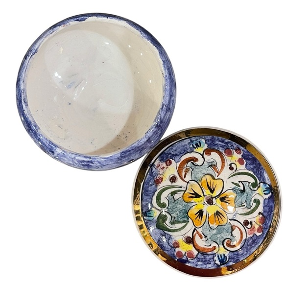 Vintage Ceramic Majolica Covered Curved Box 3” Diameter - Picture 6 of 9